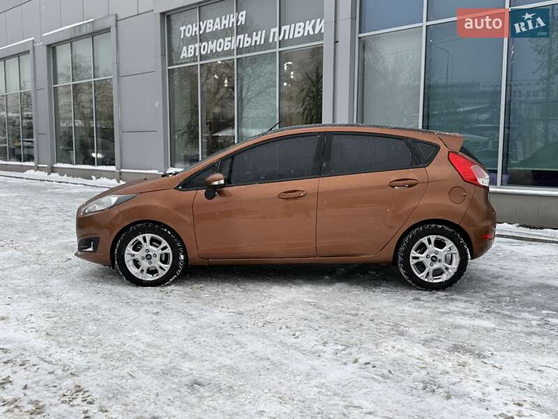 Хетчбек Ford Fiesta 2016 в Києві