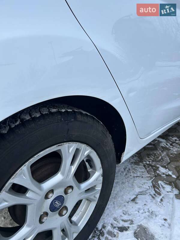 Хэтчбек Ford Fiesta 2016 в Киеве