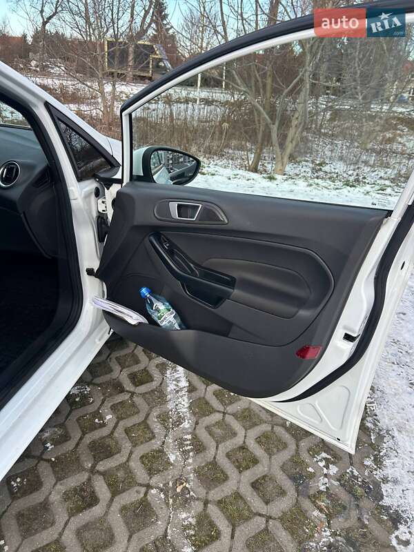 Хэтчбек Ford Fiesta 2016 в Киеве
