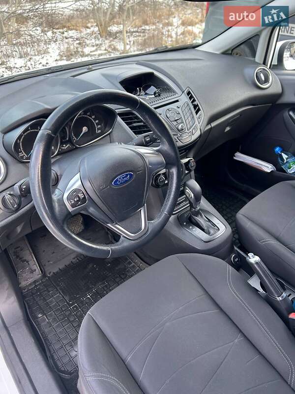Хэтчбек Ford Fiesta 2016 в Киеве