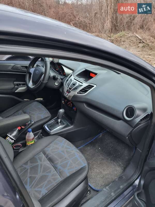 Седан Ford Fiesta 2012 в Ржищеве