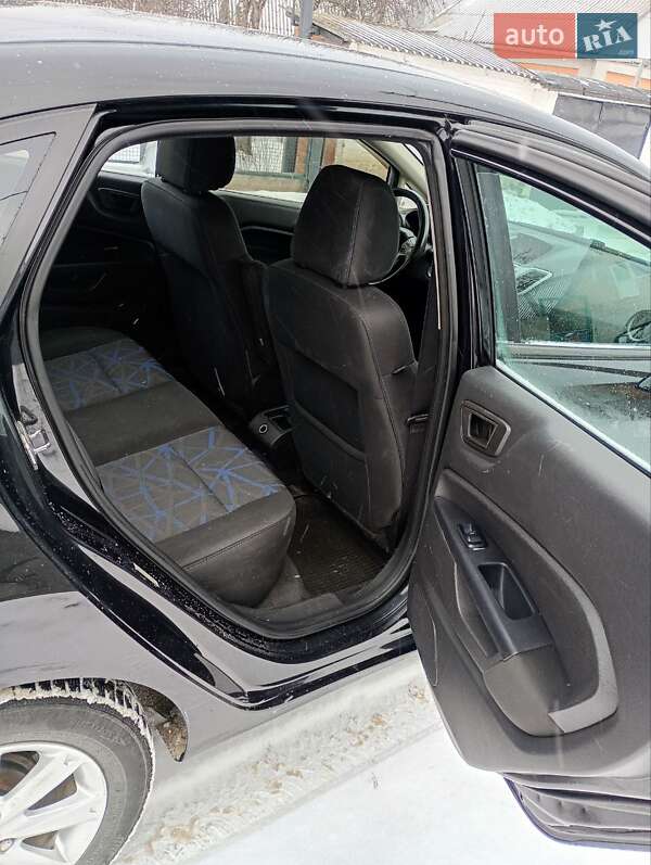 Седан Ford Fiesta 2012 в Лубнах