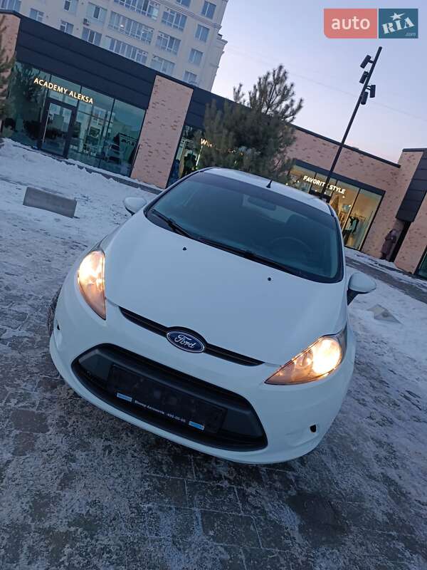 Хетчбек Ford Fiesta 2012 в Хмельницькому