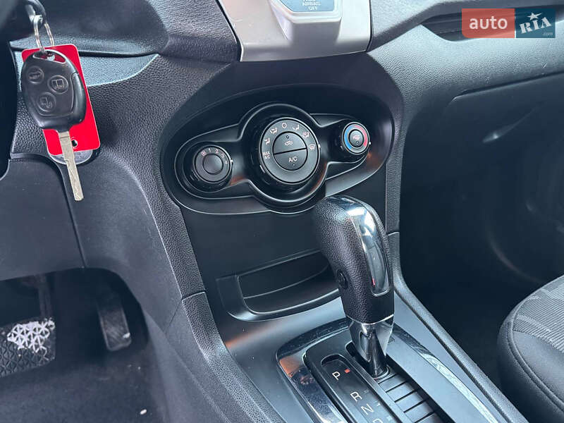 Хэтчбек Ford Fiesta 2013 в Дрогобыче