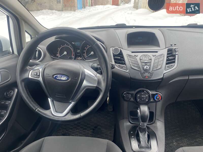 Хэтчбек Ford Fiesta 2015 в Чернигове