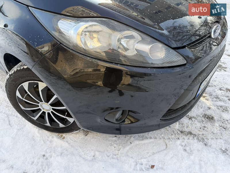 Хэтчбек Ford Fiesta 2011 в Конотопе