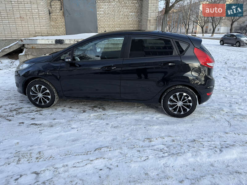 Хэтчбек Ford Fiesta 2011 в Конотопе