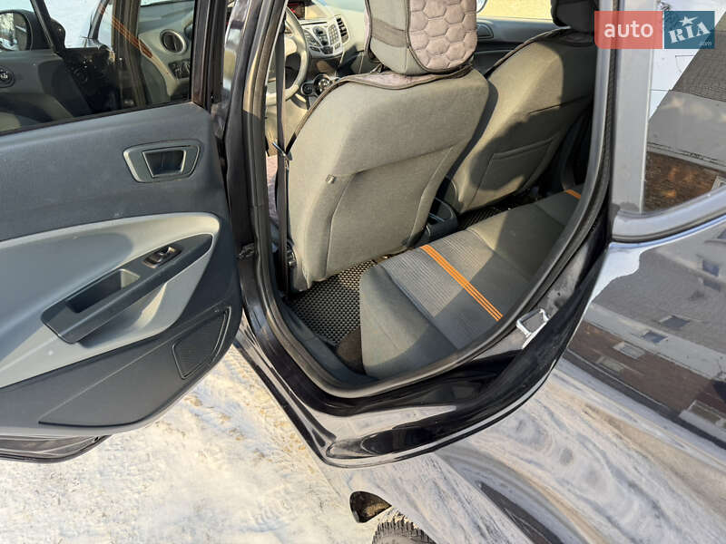 Хэтчбек Ford Fiesta 2011 в Конотопе