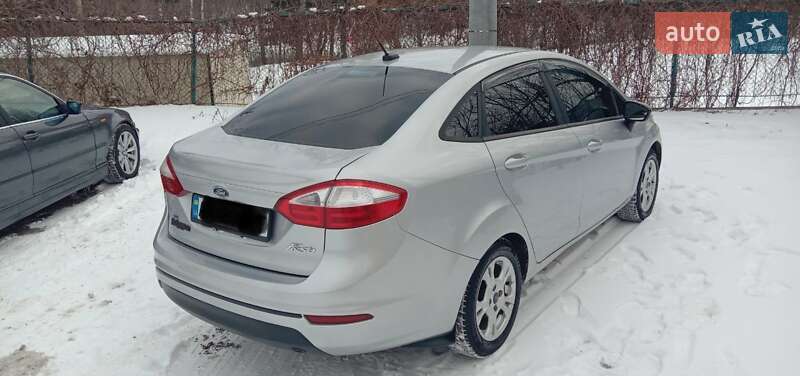 Седан Ford Fiesta 2014 в Черновцах