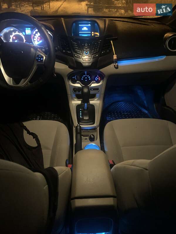 Седан Ford Fiesta 2014 в Черновцах