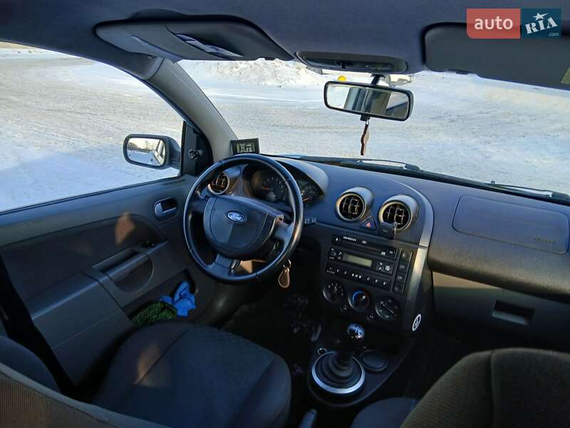 Хэтчбек Ford Fiesta 2003 в Борисполе