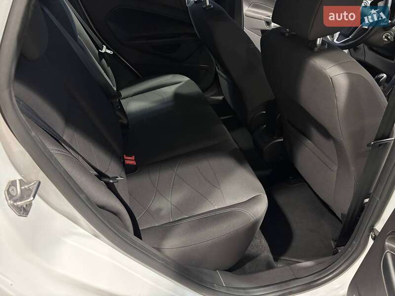 Хетчбек Ford Fiesta 2016 в Львові