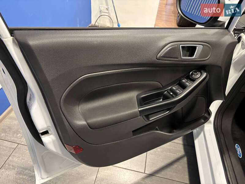 Хетчбек Ford Fiesta 2016 в Львові