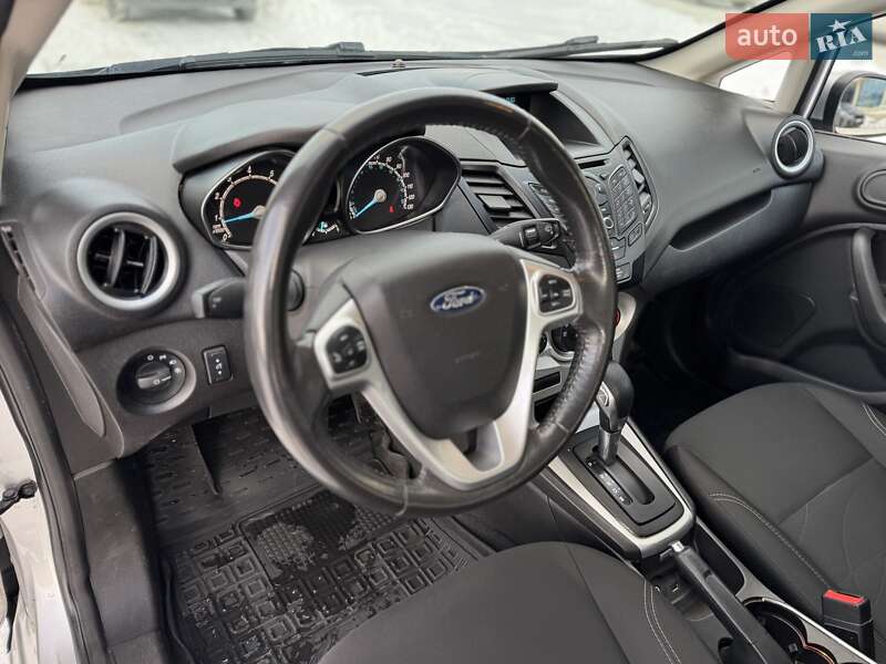 Седан Ford Fiesta 2016 в Днепре