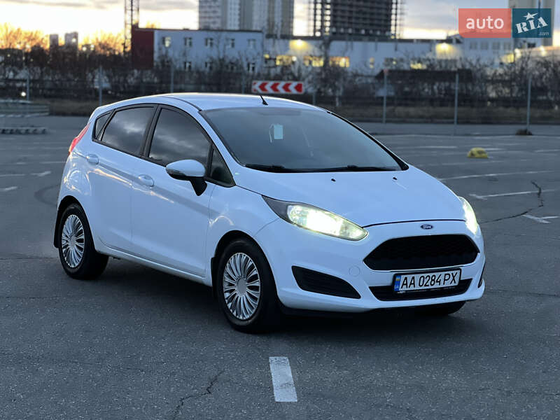 Хэтчбек Ford Fiesta 2017 в Киеве
