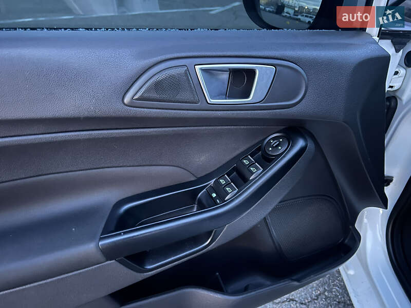 Хэтчбек Ford Fiesta 2017 в Киеве