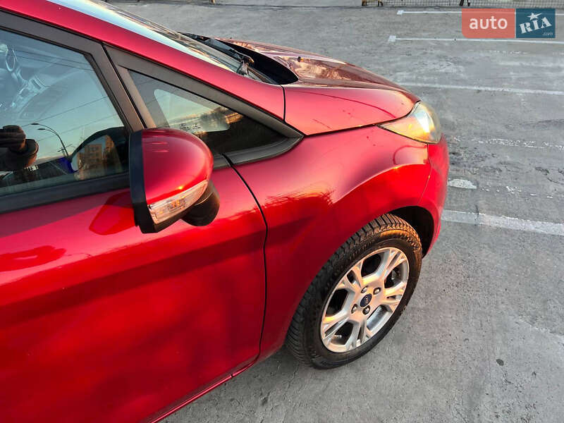 Седан Ford Fiesta 2014 в Киеве