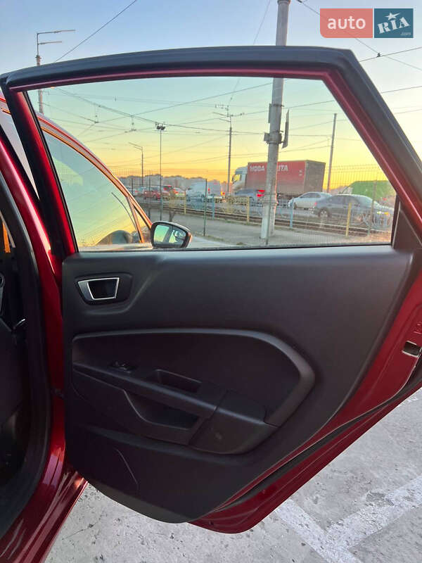Седан Ford Fiesta 2014 в Киеве