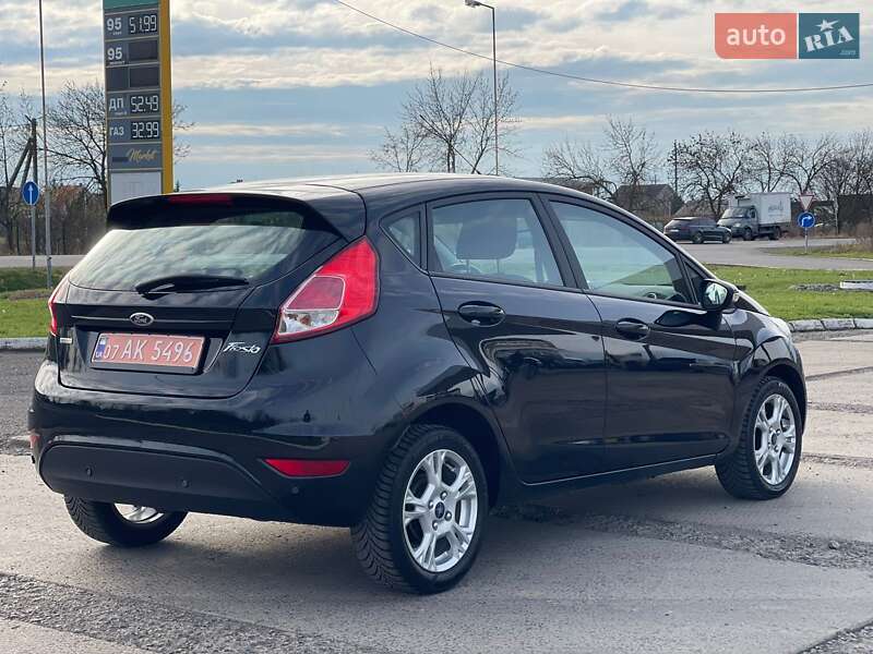 Хэтчбек Ford Fiesta 2015 в Ужгороде