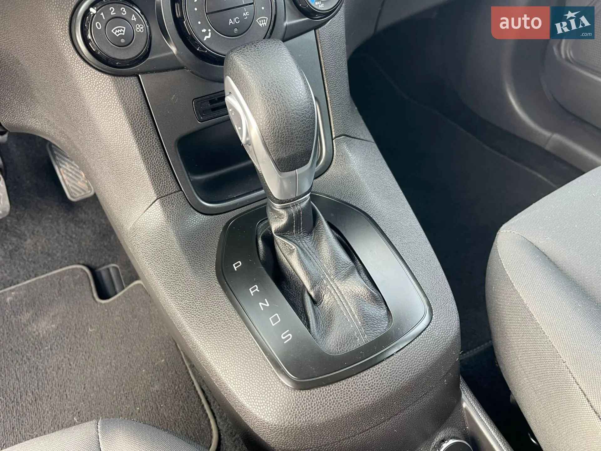 2015 Ford Fiesta - мініатюра 11