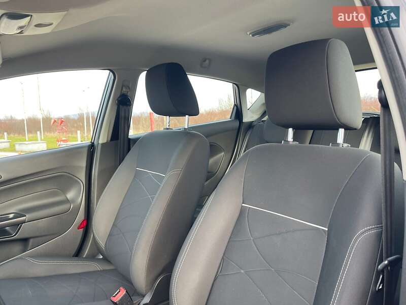 Хэтчбек Ford Fiesta 2015 в Ужгороде