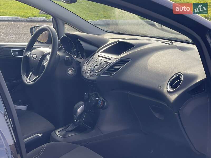 Хэтчбек Ford Fiesta 2015 в Ужгороде