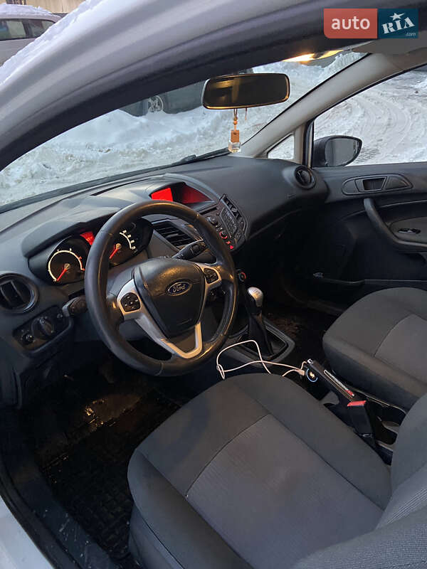 Хэтчбек Ford Fiesta 2012 в Ивано-Франковске