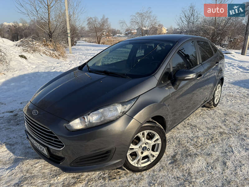 Седан Ford Fiesta 2016 в Киеве