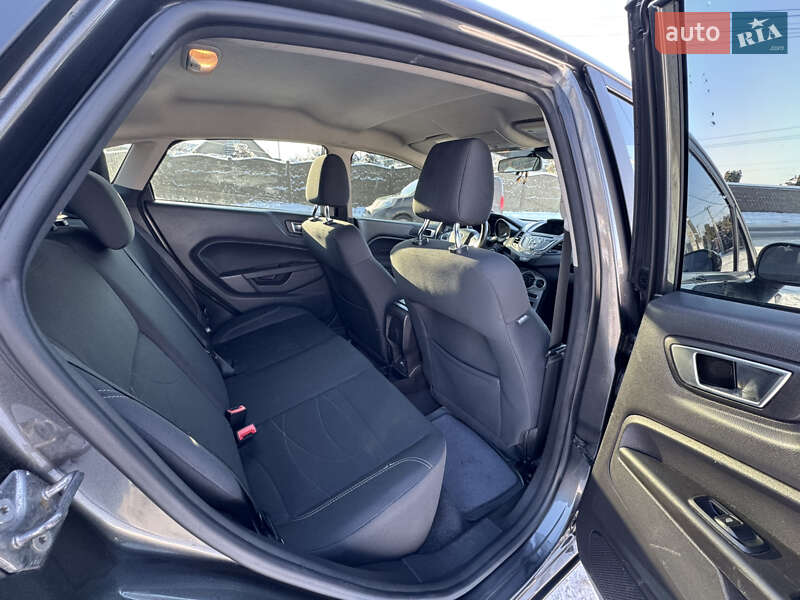 Седан Ford Fiesta 2016 в Киеве