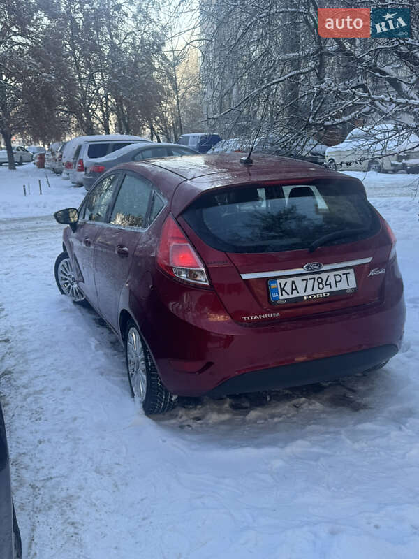 Хетчбек Ford Fiesta 2015 в Києві
