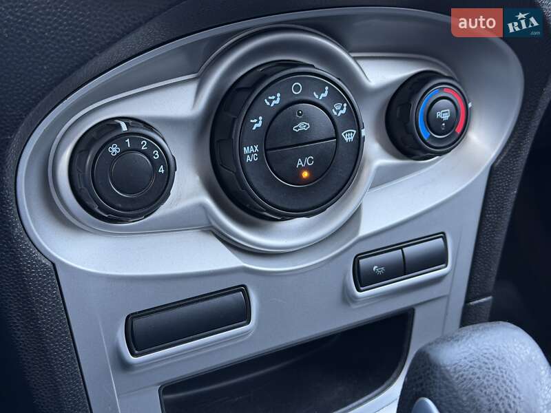 Хетчбек Ford Fiesta 2015 в Києві фото 8 Хетчбек Ford Fiesta 2015 в Києві