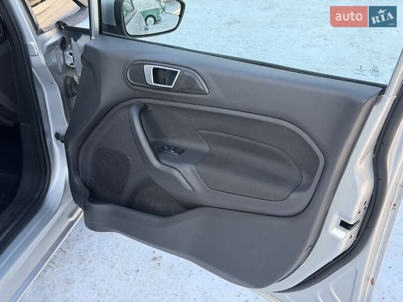 Хетчбек Ford Fiesta 2015 в Києві фото 27 Хетчбек Ford Fiesta 2015 в Києві