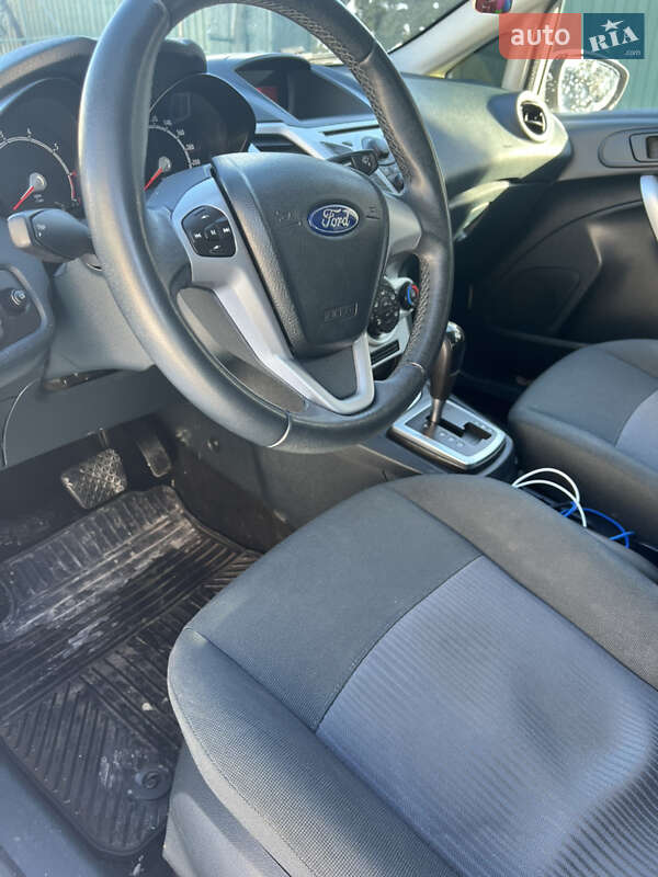 Хетчбек Ford Fiesta 2012 в Бучачі