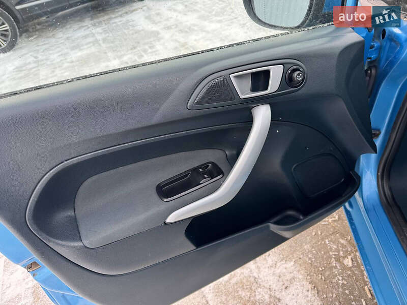 Хетчбек Ford Fiesta 2012 в Дніпрі