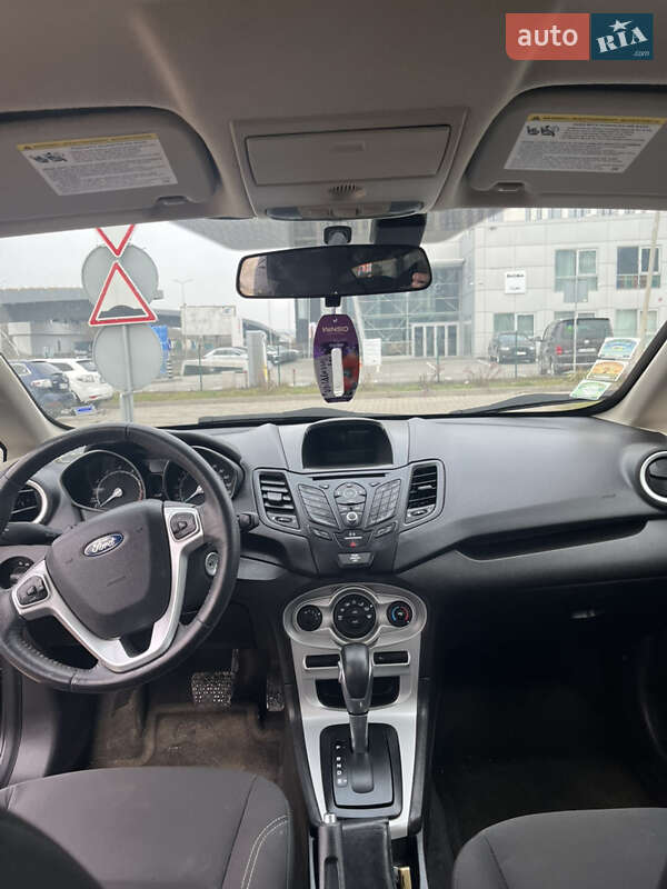 Седан Ford Fiesta 2015 в Ивано-Франковске