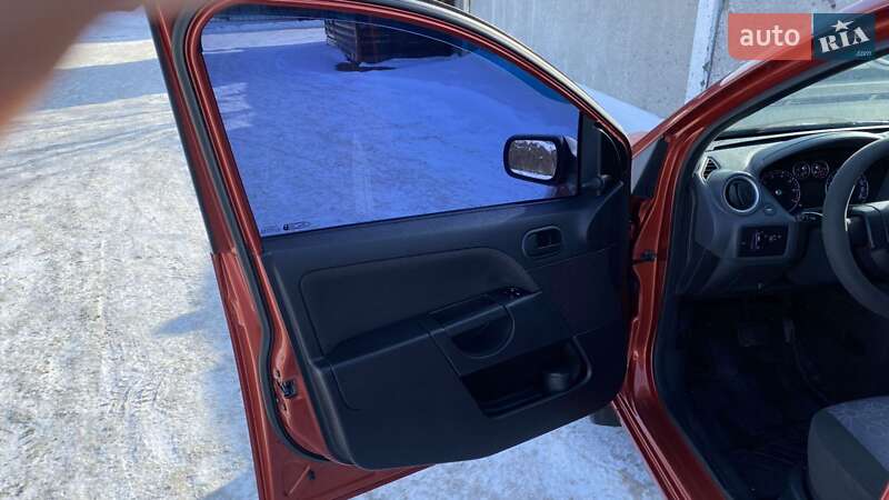 Хэтчбек Ford Fiesta 2007 в Днепре