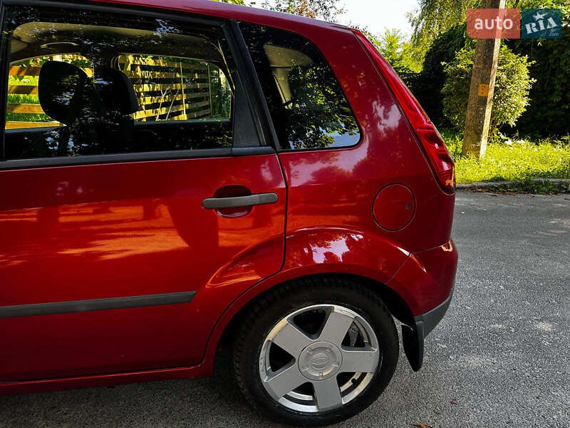 Хэтчбек Ford Fiesta 2007 в Киеве