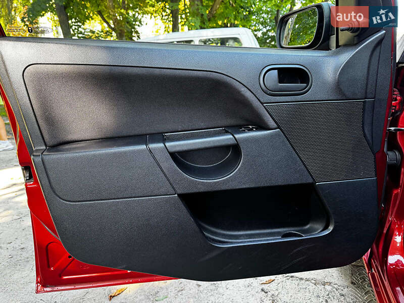 Хэтчбек Ford Fiesta 2007 в Киеве