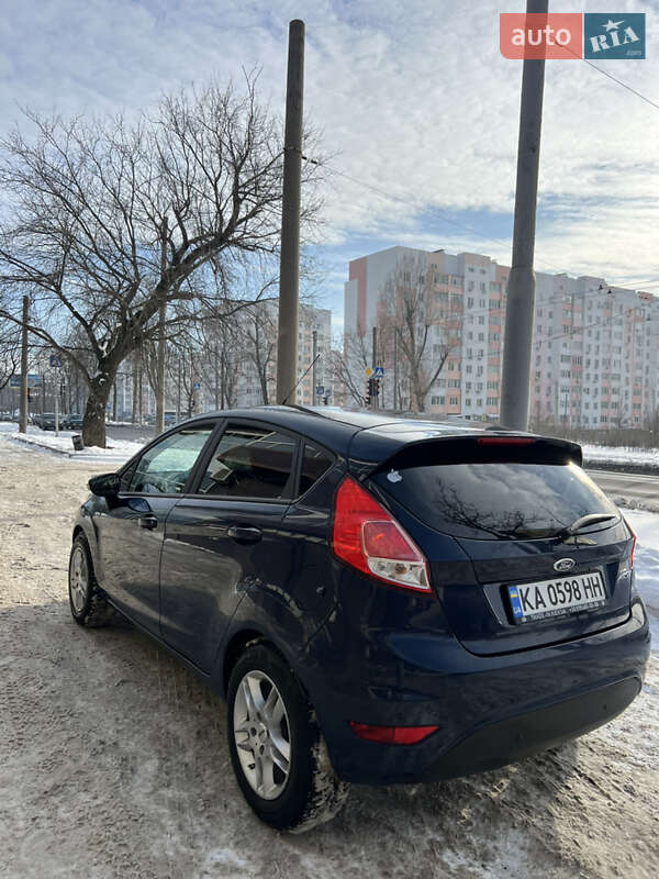 Хэтчбек Ford Fiesta 2015 в Рогани