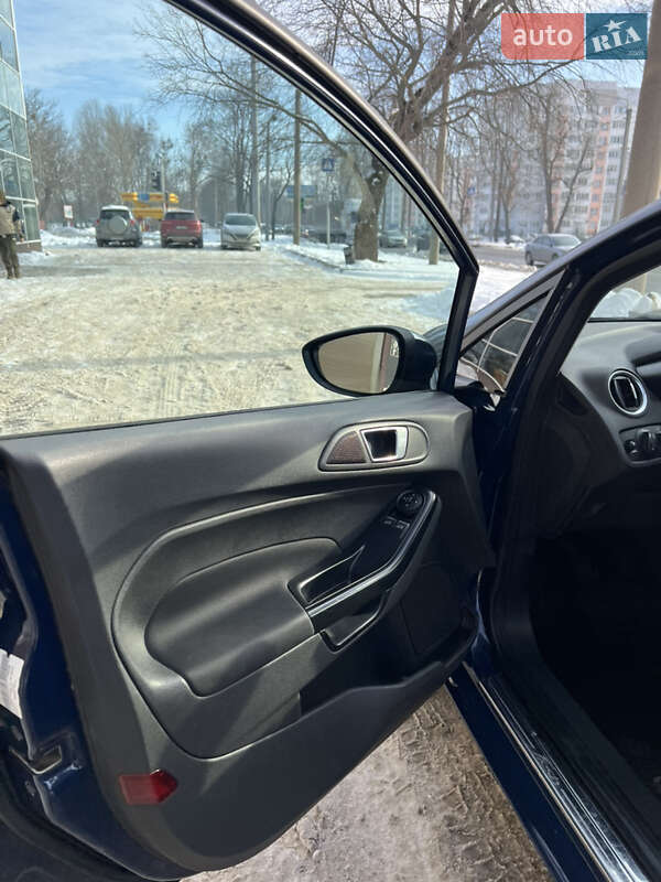 Хэтчбек Ford Fiesta 2015 в Рогани