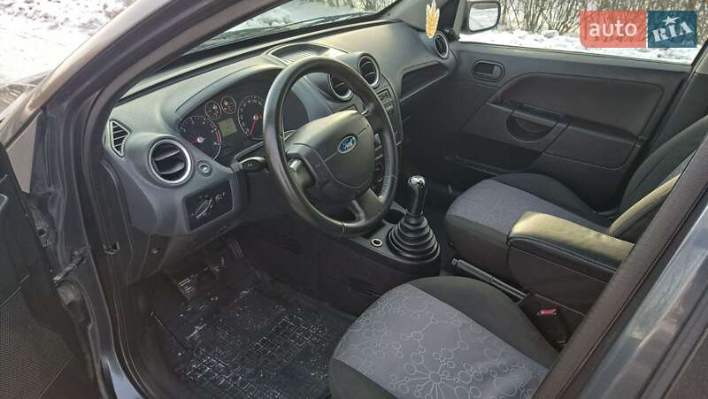Хэтчбек Ford Fiesta 2007 в Мене