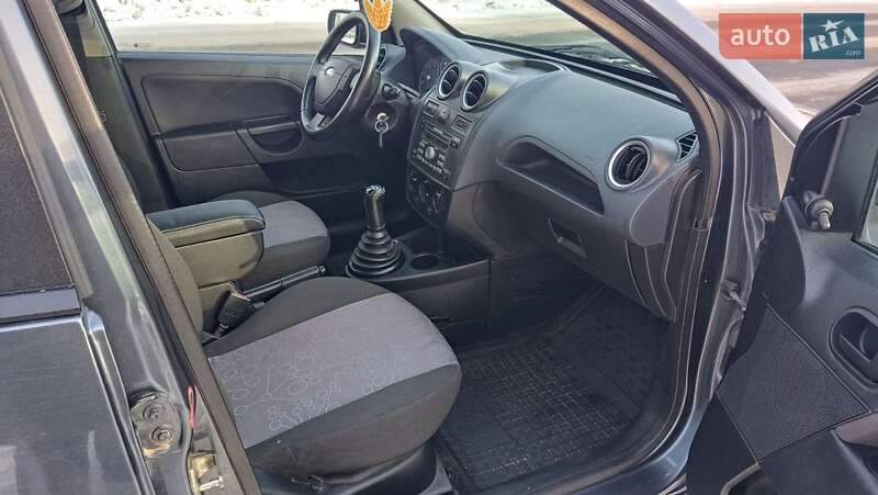 Хэтчбек Ford Fiesta 2007 в Мене