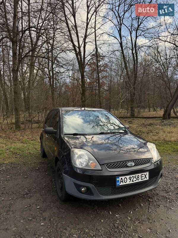 Хетчбек Ford Fiesta 2008 в Буштино