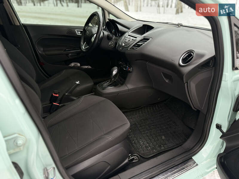 Хетчбек Ford Fiesta 2016 в Павлограді