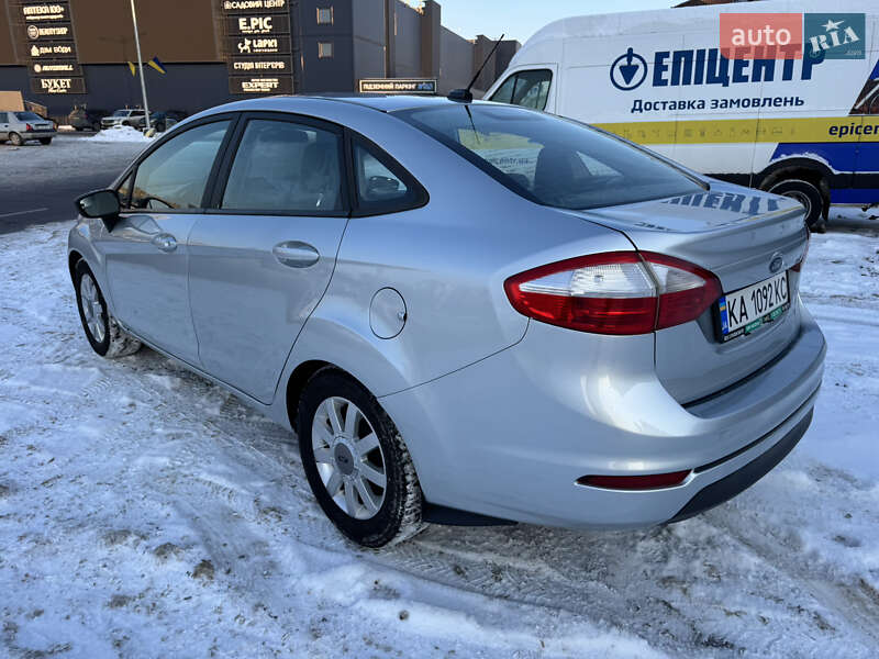 Седан Ford Fiesta 2016 в Києві