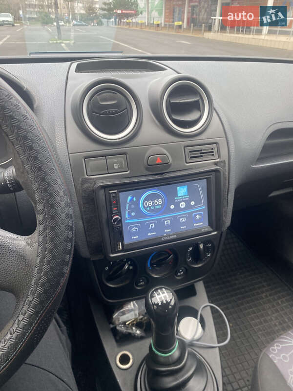 Хетчбек Ford Fiesta 2006 в Миколаєві фото 4 Хетчбек Ford Fiesta 2006 в Миколаєві