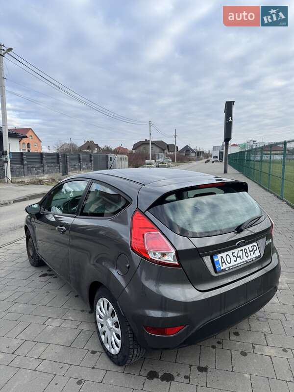 Хетчбек Ford Fiesta 2016 в Ужгороді