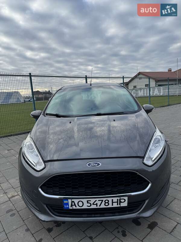 Хетчбек Ford Fiesta 2016 в Ужгороді
