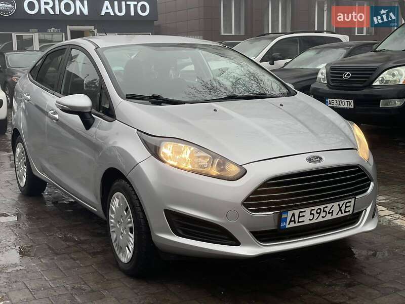 Седан Ford Fiesta 2016 в Дніпрі