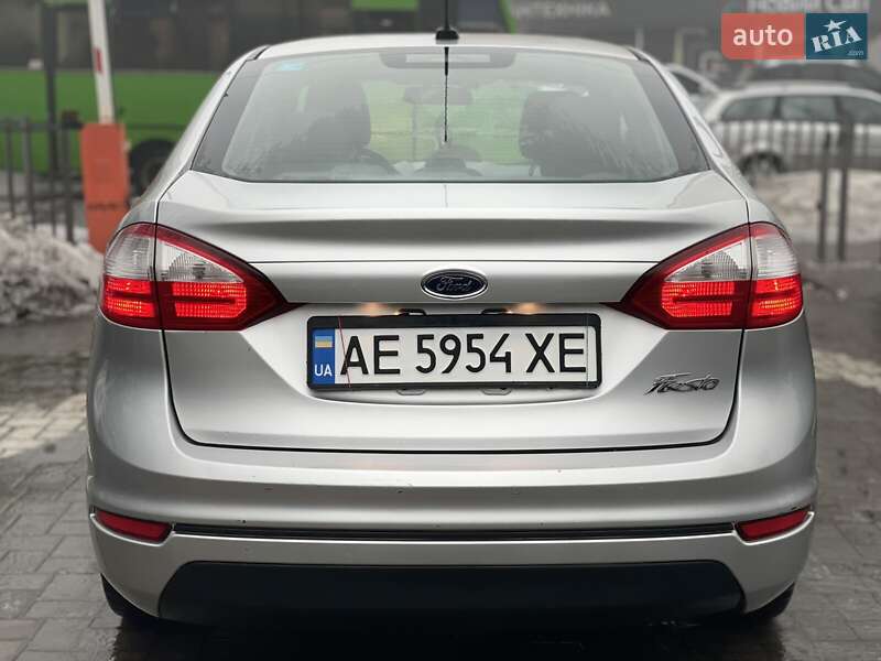 Седан Ford Fiesta 2016 в Дніпрі